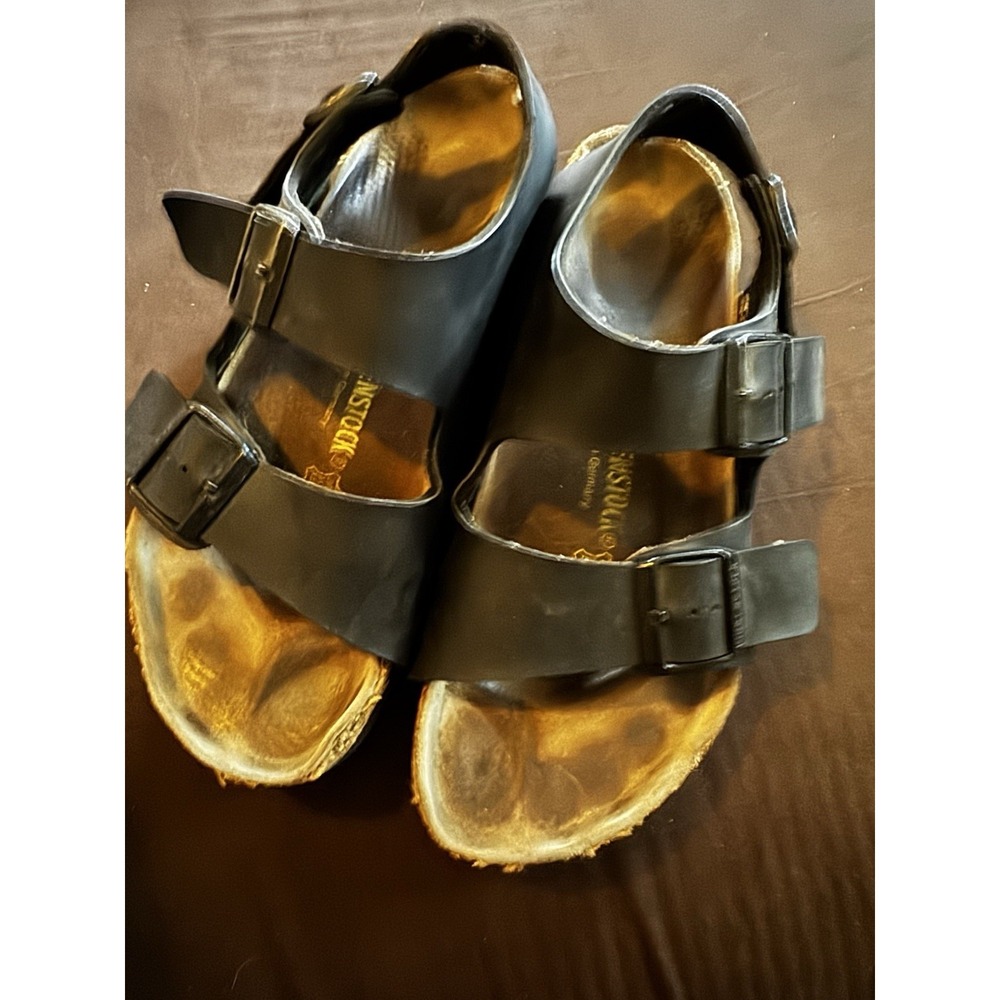 Well Worn Women's Birkenstock Milano Sandals Size 40 in Black Oiled Leather SB18